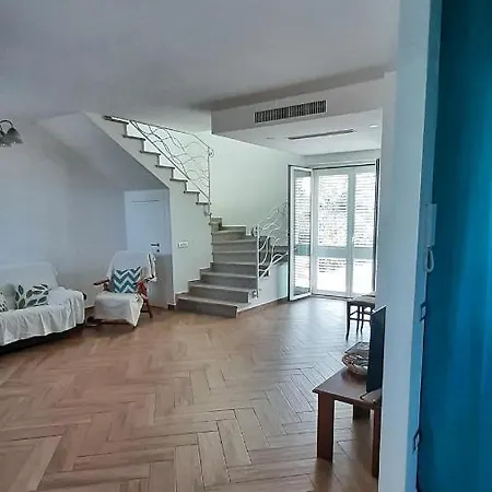 Вилла Panoramica Con Giardino