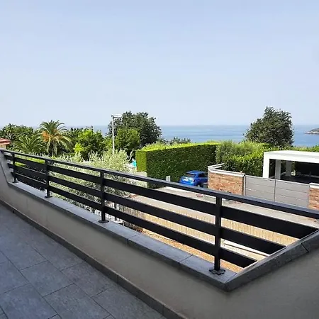 فيلة Panoramica Con Giardino ديامنتي